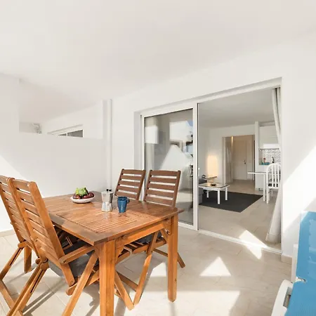 Apartamento Perla en Costa Teguise de Lanzarote con piscina, parking privado y playa cercana Apartamento