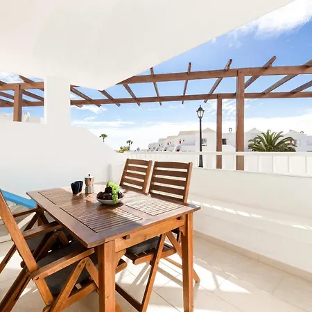 Apartamento Perla en Costa Teguise de Lanzarote con piscina, parking privado y playa cercana Apartamento Costa Teguise