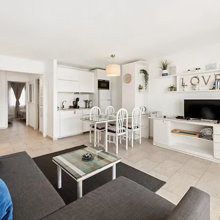 Apartamento Perla en Costa Teguise de Lanzarote con piscina, parking privado y playa cercana