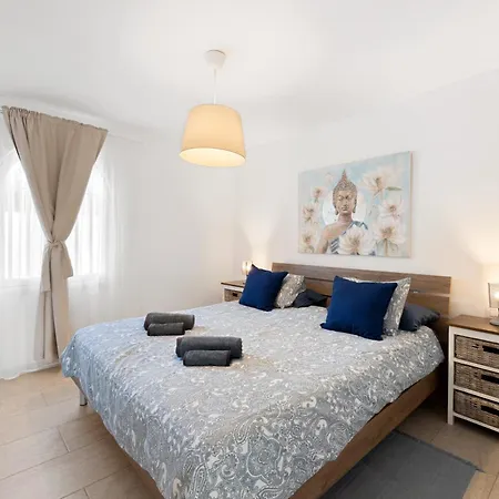 Apartamento Perla en Costa Teguise de Lanzarote con piscina, parking privado y playa cercana Apartamento