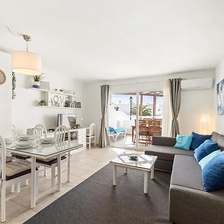 Apartamento Perla en Costa Teguise de Lanzarote con piscina, parking privado y playa cercana Apartamento