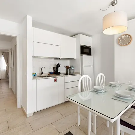 Apartamento Apartamento Perla en Costa Teguise de Lanzarote con piscina, parking privado y playa cercana